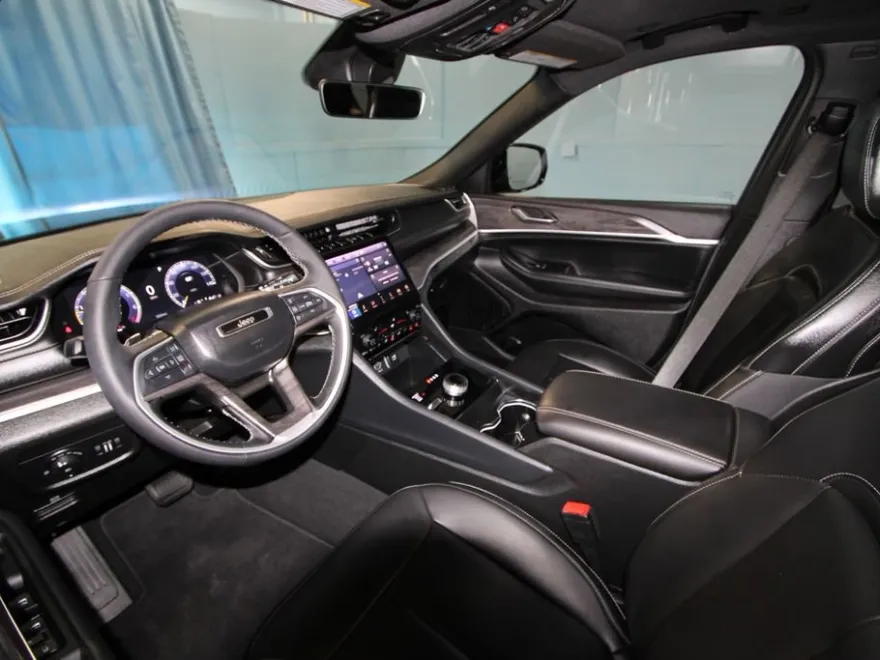 2025 Jeep Grand Cherokee Limited photo 1
