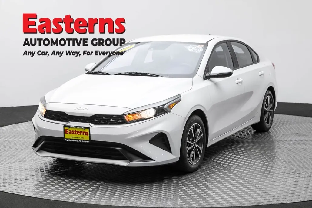 2022 Kia Forte LXS photo 1