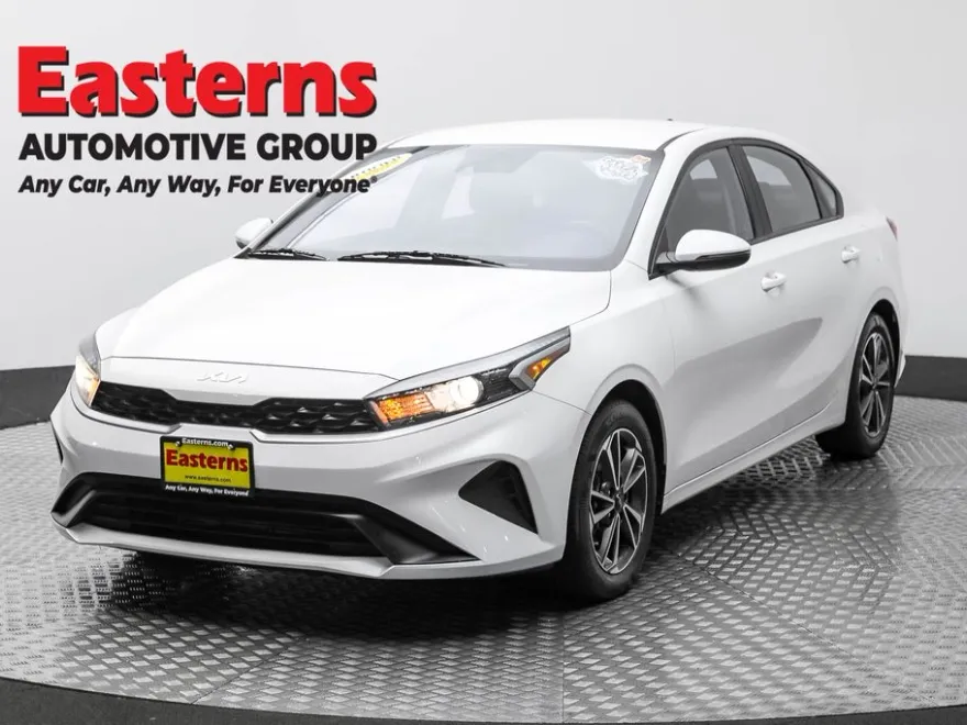 2022 Kia Forte LXS photo 1