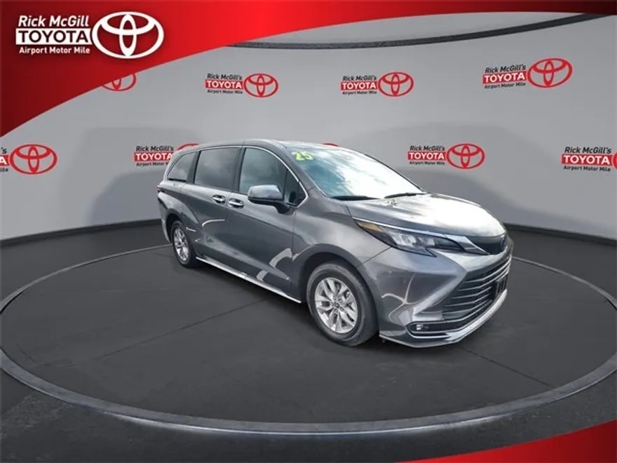 2025 Toyota Sienna XLE photo 1