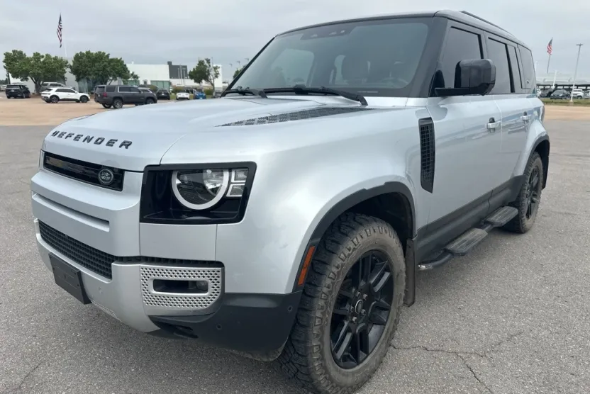 2023 Land Rover Defender 110 S photo 1