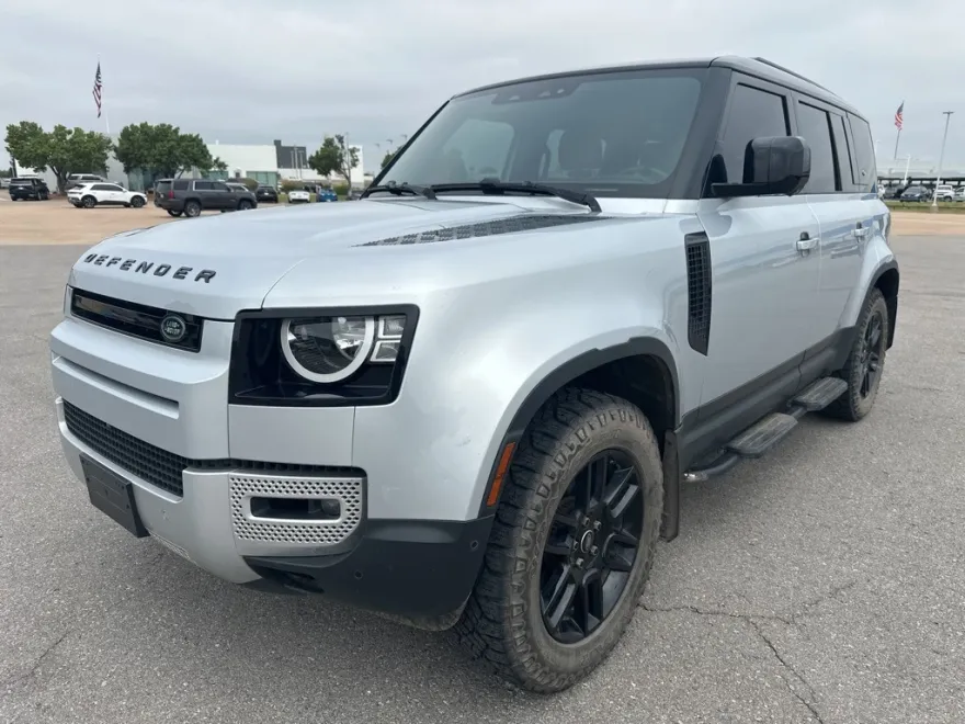 2023 Land Rover Defender 110 S photo 1