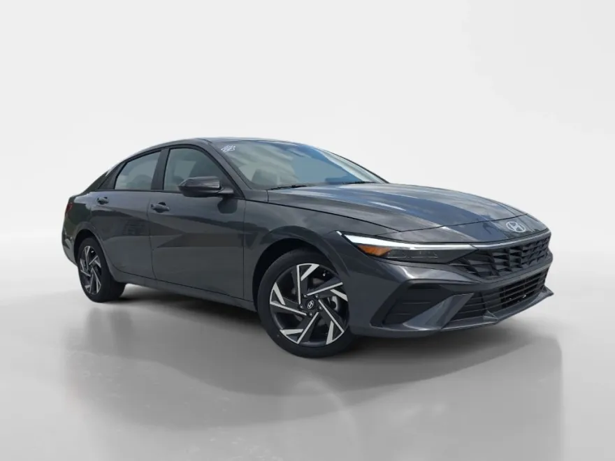 2025 Hyundai Elantra SEL Sport photo 1