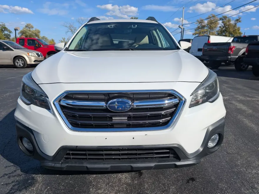 2019 Subaru Outback Premium photo 1