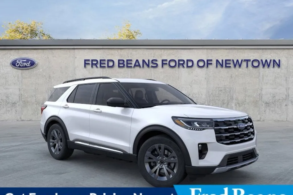 2025 Ford Explorer photo 1