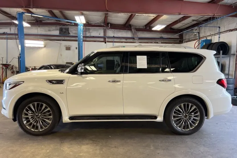 2019 Infiniti QX80 Luxe photo 1