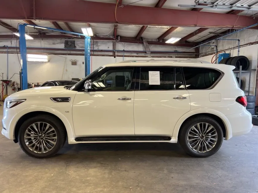 2019 Infiniti QX80 Luxe photo 1