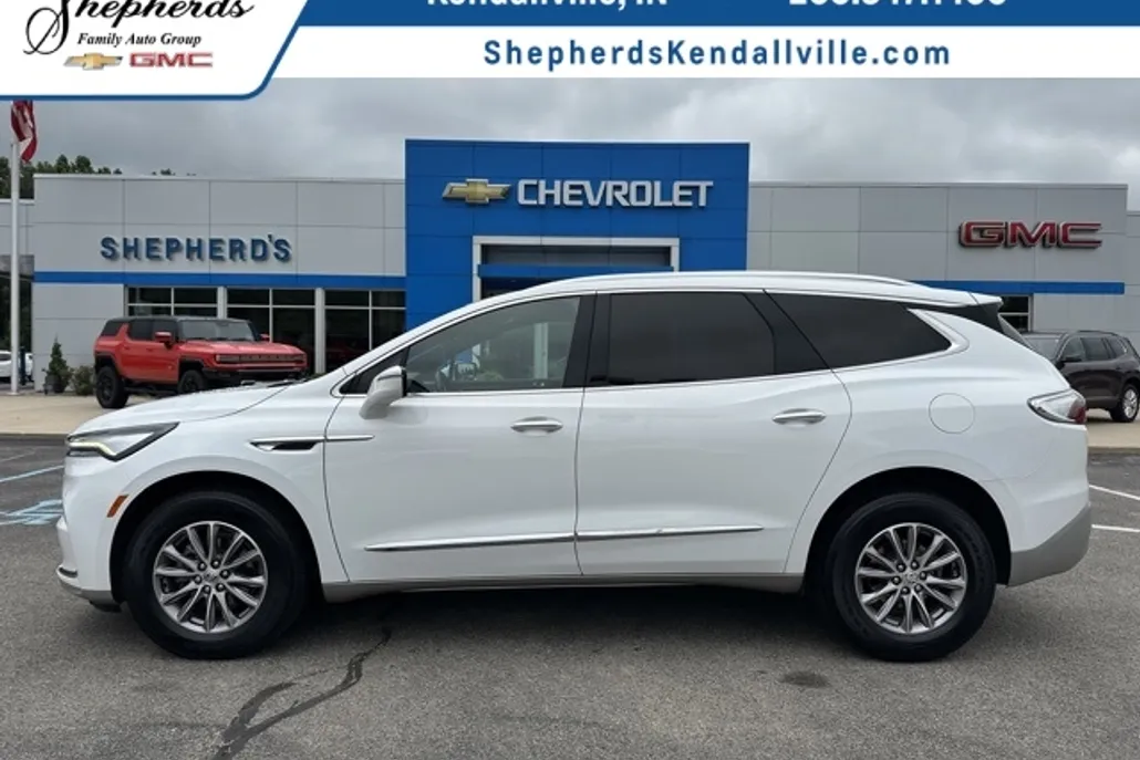 2023 Buick Enclave Essence photo 1