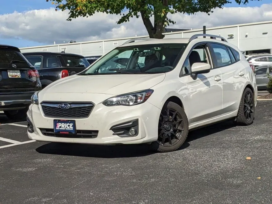 2019 Subaru Impreza Premium photo 1