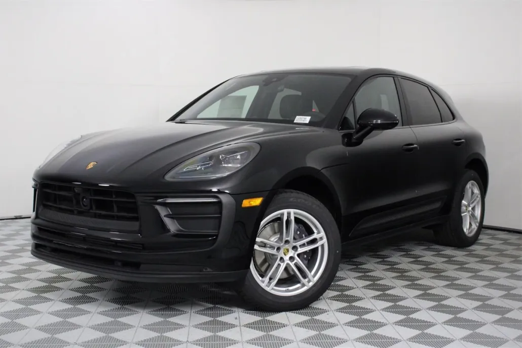 2025 Porsche Macan T photo 1