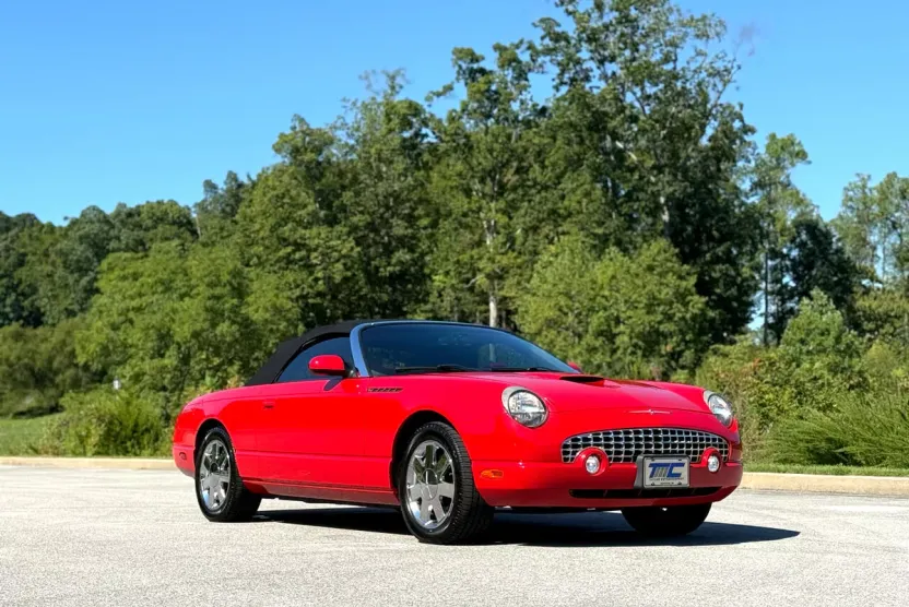 2002 Ford Thunderbird Deluxe photo 1