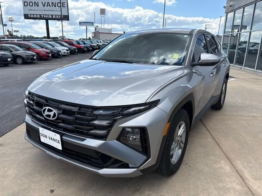 2025 Hyundai Tucson SE photo 1