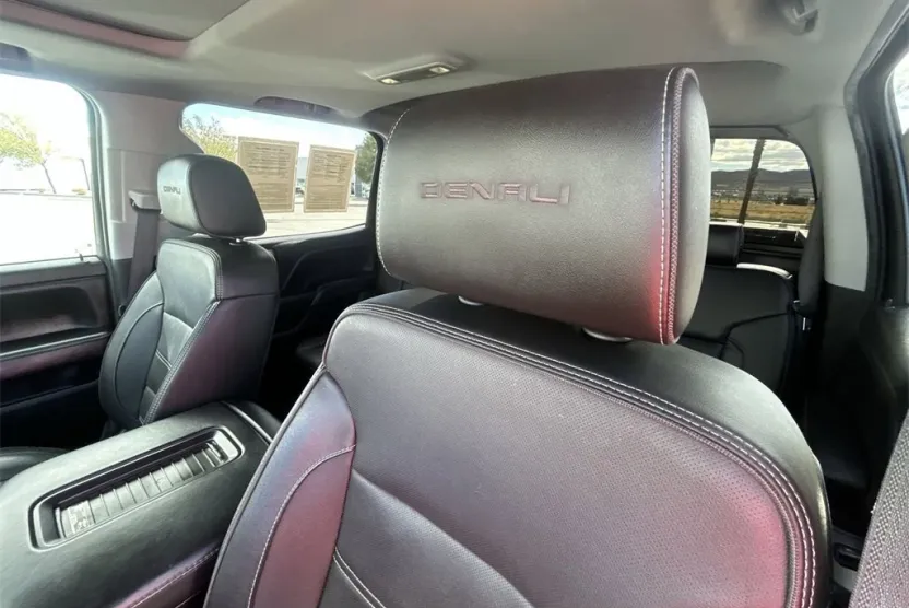 2019 Gmc Sierra 2500 HD Denali photo 1