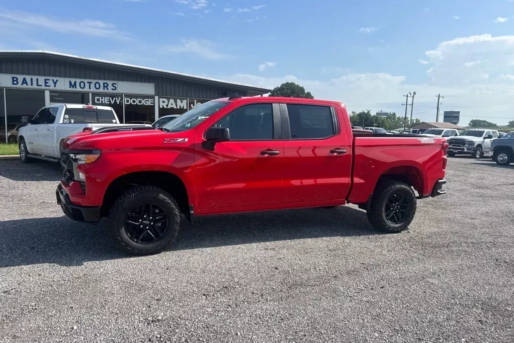 2025 Chevrolet Silverado 1500 Custom Trail Boss photo 1