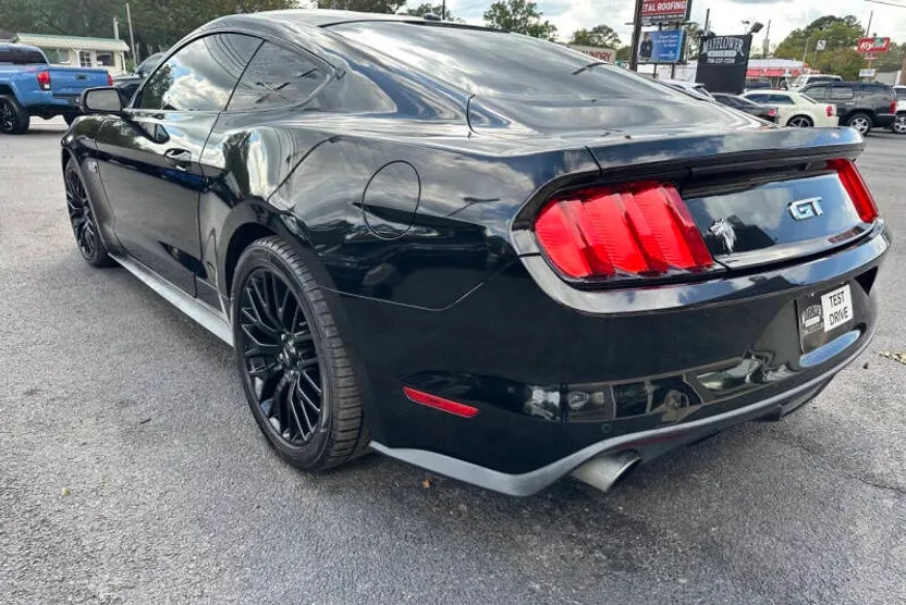 2017 Ford Mustang GT photo 1