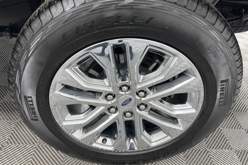 2024 Ford F-150 XLT photo 1