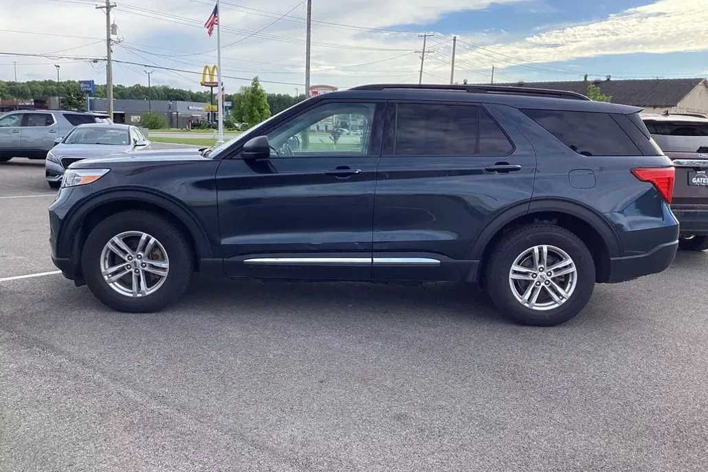 2022 Ford Explorer XLT photo 1