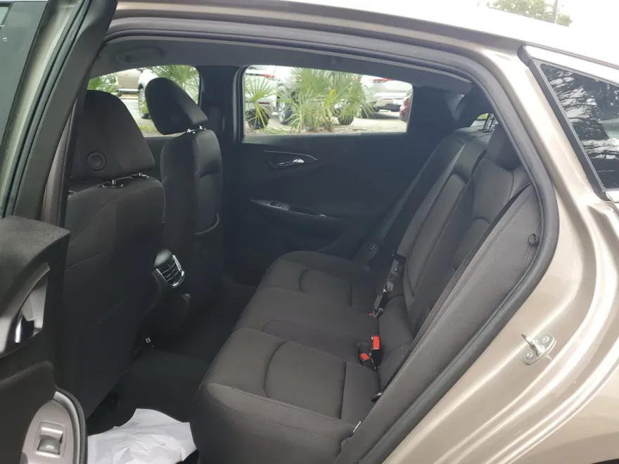 2024 Chevrolet Malibu 1LT photo 1