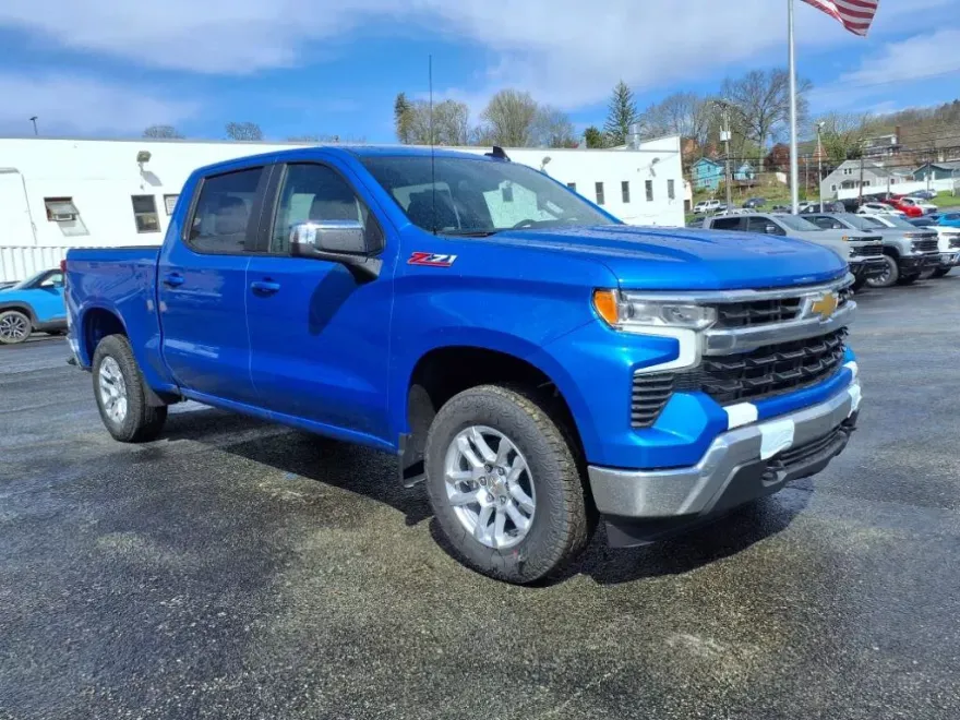 2025 Chevrolet Silverado 1500 LT photo 1