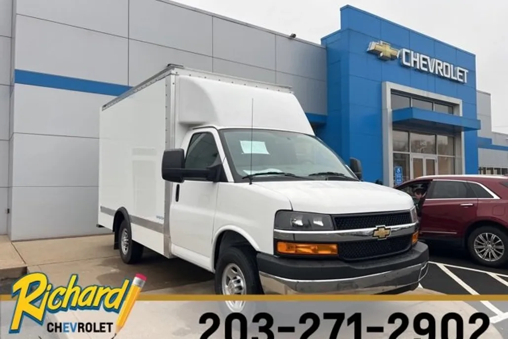 2024 Chevrolet Express Cutaway 3500 photo 1