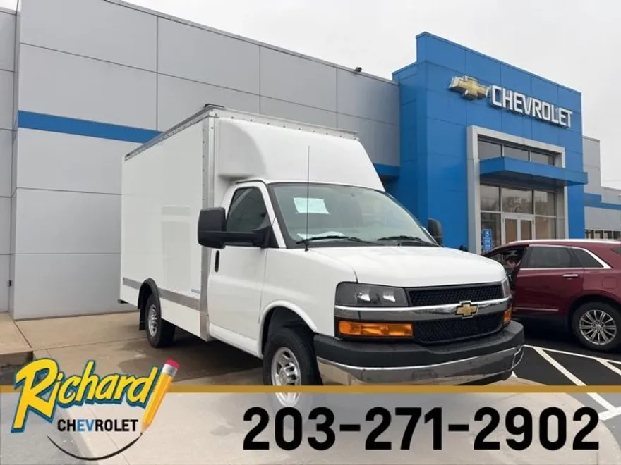 2024 Chevrolet Express Cutaway 3500 photo 1