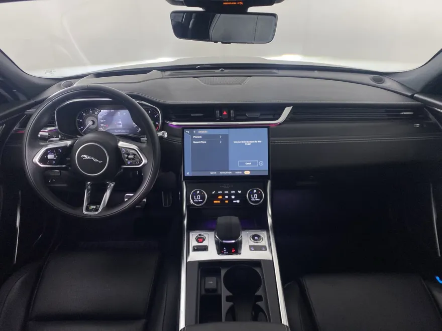 2022 Jaguar XF R-Dynamic SE photo 1
