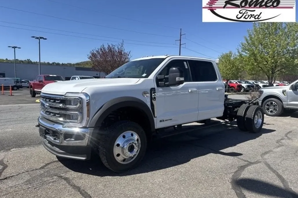 2025 Ford F-450 Lariat photo 1
