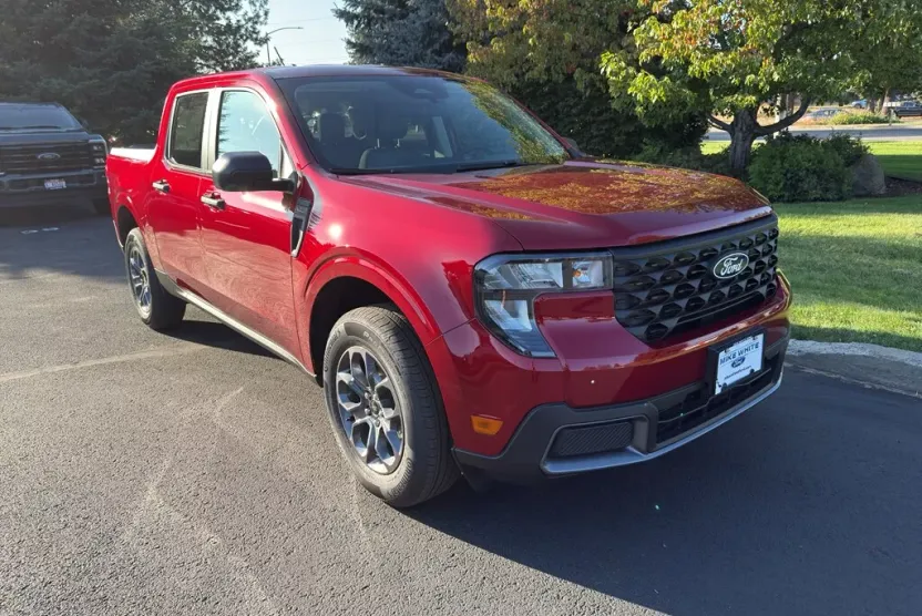 2025 Ford Maverick XLT photo 1