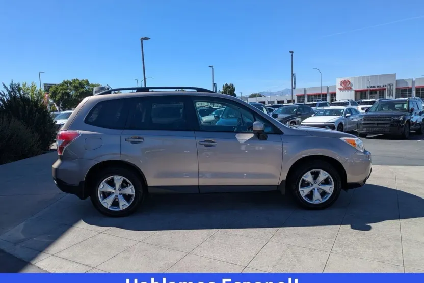 2015 Subaru Forester 2.5i Premium photo 1