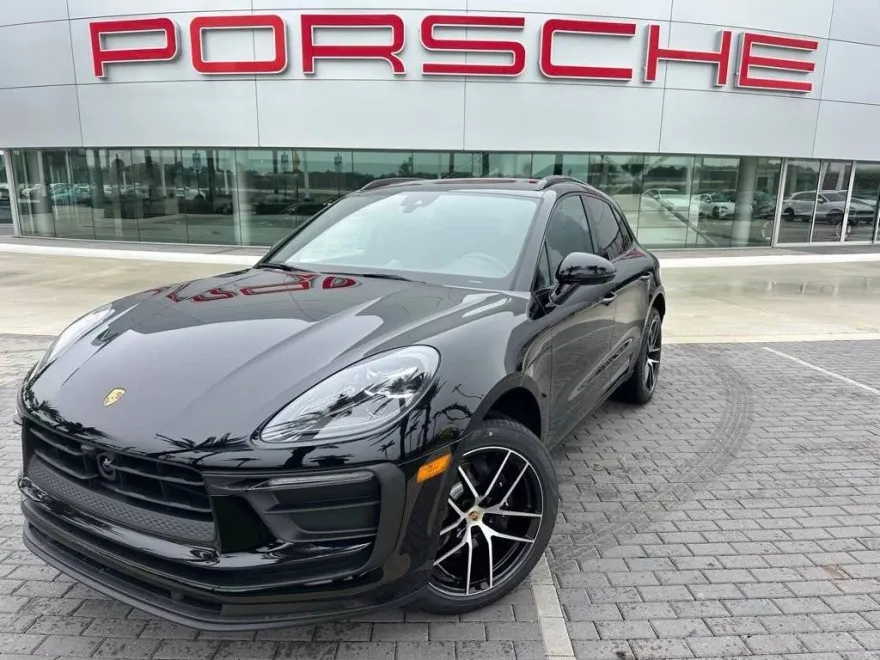 2025 Porsche Macan T photo 1