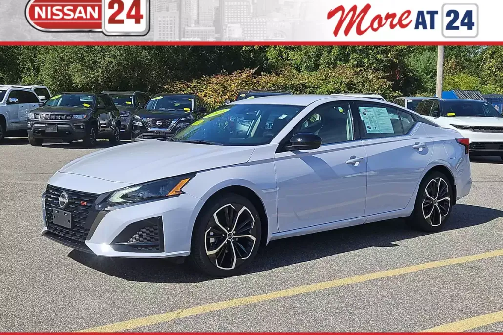 2025 Nissan Altima SR photo 1
