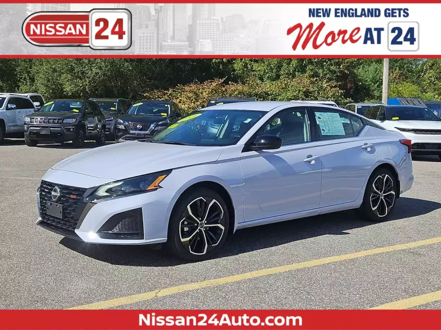 2025 Nissan Altima SR photo 1