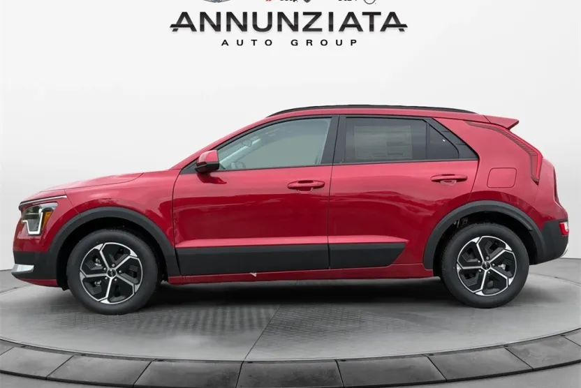 2025 Kia Niro LX photo 1