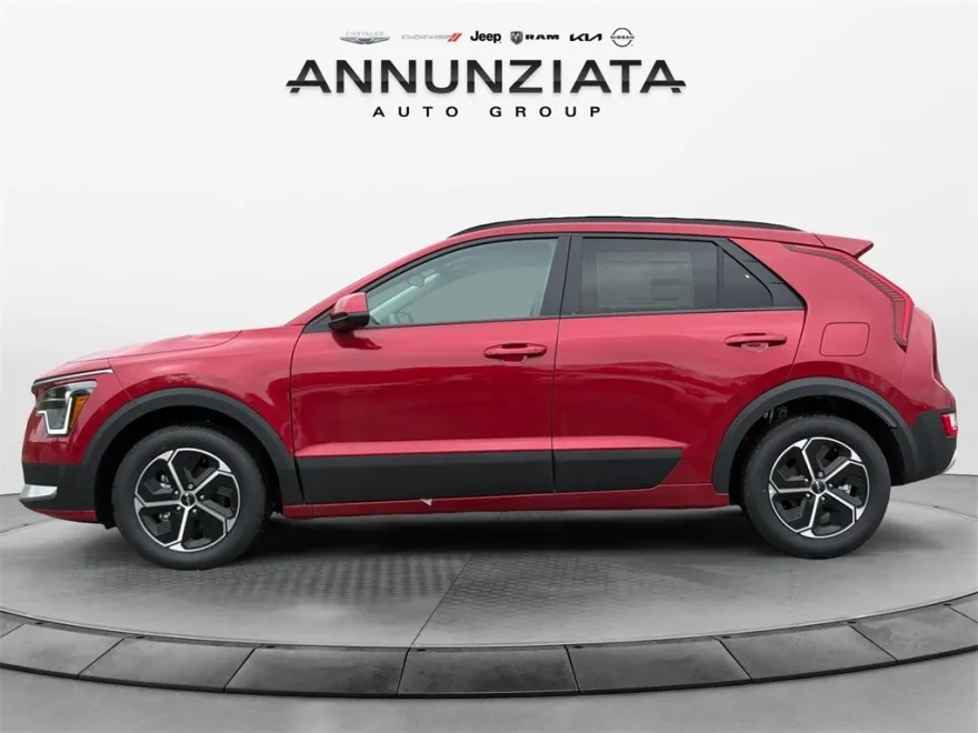 2025 Kia Niro LX photo 1