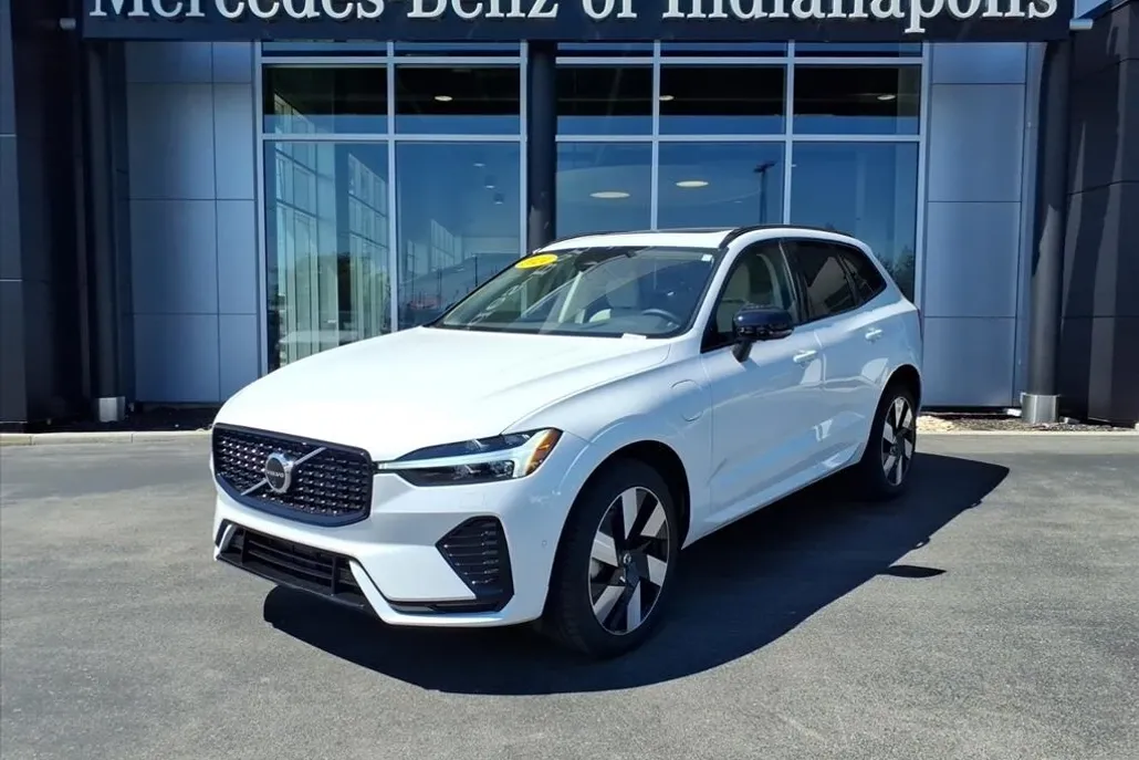 2024 Volvo XC60 Recharge Hybrid T8 Plus photo 1