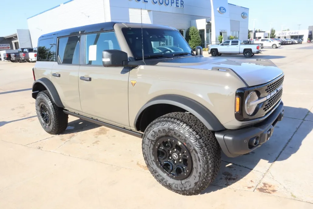 2025 Ford Bronco Badlands photo 1