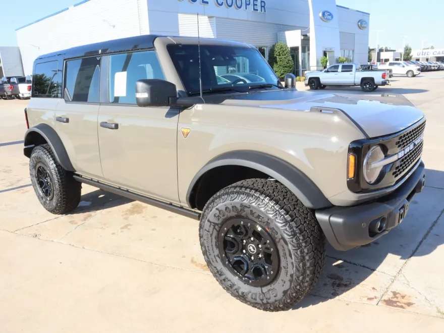 2025 Ford Bronco Badlands photo 1