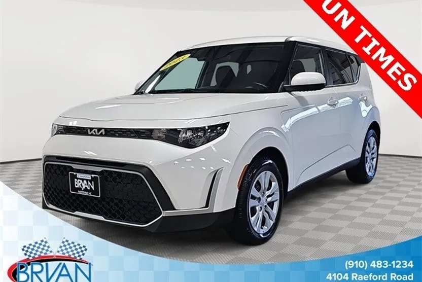 2023 Kia Soul LX photo 1