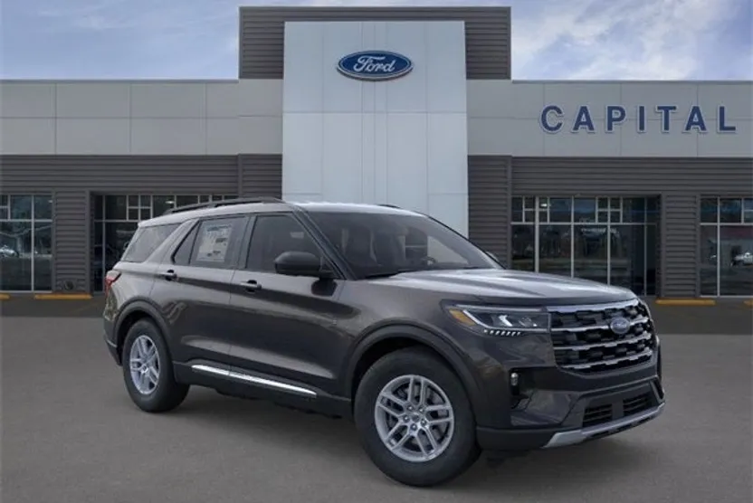 2025 Ford Explorer photo 1