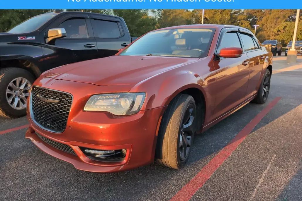 2021 Chrysler 300 Touring L photo 1
