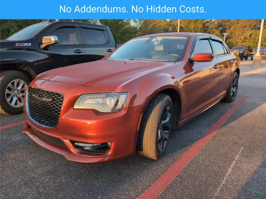 2021 Chrysler 300 Touring L photo 1