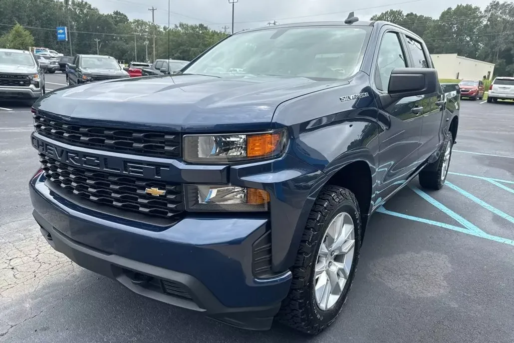 2022 Chevrolet Silverado 1500 Custom photo 1