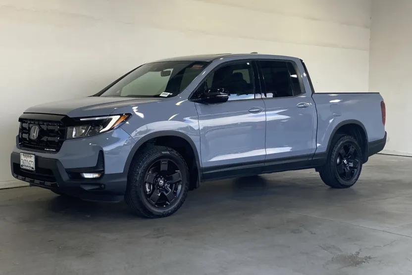 2024 Honda Ridgeline Black Edition photo 1