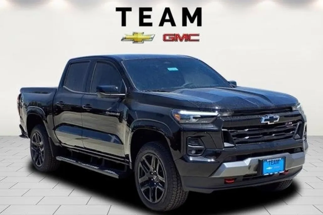 2025 Chevrolet Colorado Z71 photo 1