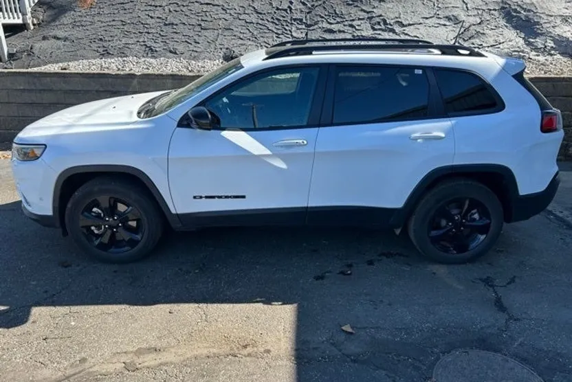 2023 Jeep Cherokee Lux Altitude photo 1