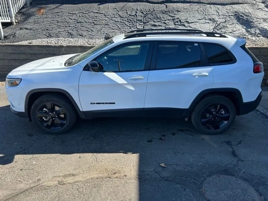 2023 Jeep Cherokee Lux Altitude photo 1