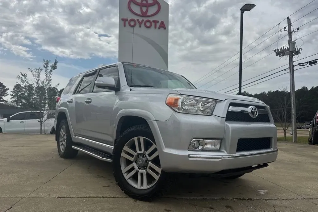 2013 Toyota 4Runner SR5 photo 1