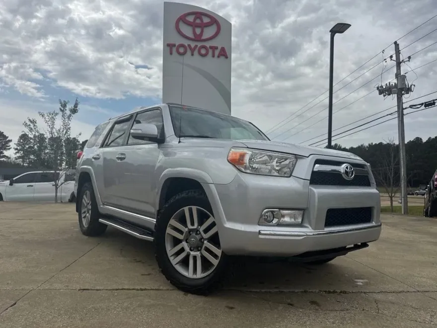 2013 Toyota 4Runner SR5 photo 1