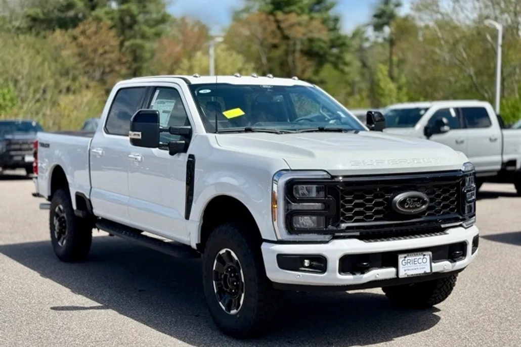 2025 Ford F-350 Lariat photo 1