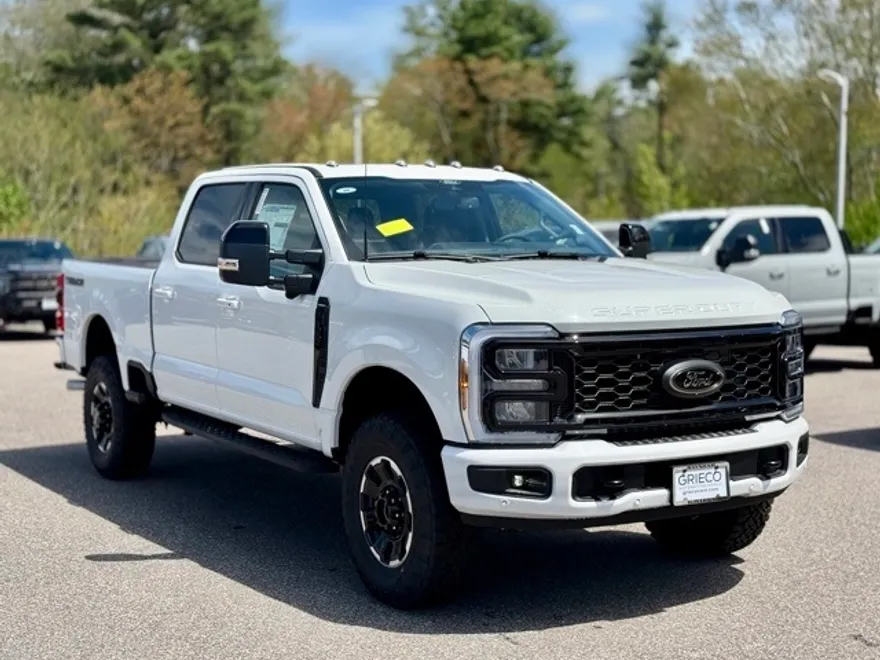 2025 Ford F-350 Lariat photo 1